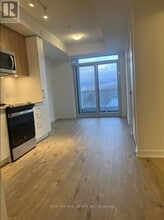 500 Plains Rd E in Burlington, ON - Building Photo - Building Photo