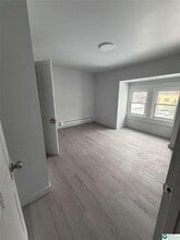 8 S Lehigh St in Tamaqua, PA - Building Photo - Building Photo