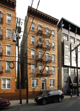 715 Clinton St in Hoboken, NJ - Foto de edificio - Building Photo