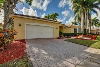 2536 Eagle Run Ct in Weston, FL - Building Photo - Building Photo