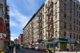 248 Broome St in New York, NY - Building Photo - Primary Photo