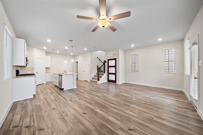 3116 Moontide Ln