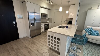 999 SW 1st Ave, Unit 2215 in Miami, FL - Building Photo - Building Photo