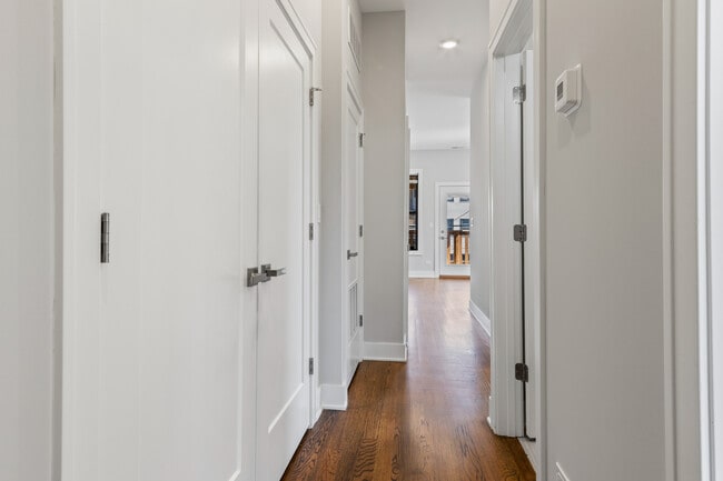 1470 W Summerdale Ave, Unit 1RE in Chicago, IL - Foto de edificio - Building Photo