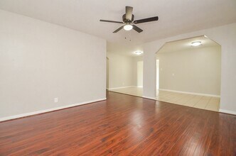 10403 Royal Oaks Dr in Houston, TX - Building Photo - Building Photo