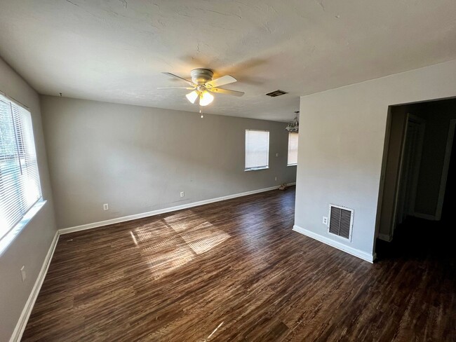 301 Dixie Dr in Tallahassee, FL - Building Photo - Building Photo