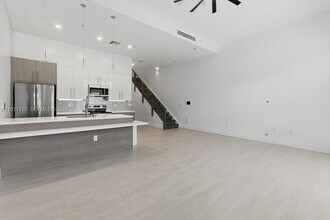 913 NW 45th Ter in Plantation, FL - Building Photo - Building Photo