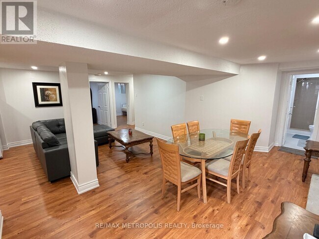 216 Gwendolyn St in Pickering, ON - Building Photo - Building Photo