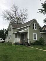 1326 W 4th St in Waterloo, IA - Building Photo