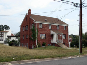 6801 Red Top Rd in Takoma Park, MD - Foto de edificio - Building Photo