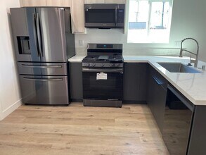1529 Winona Blvd in Los Angeles, CA - Building Photo - Building Photo