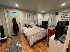 13 E 3rd St, Unit Room 1 in Bloomsburg, PA - Foto de edificio - Building Photo