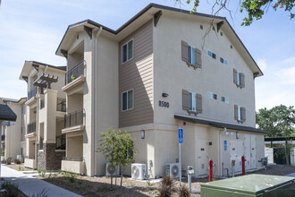 Redwood Views Apartments in Windsor, CA - Building Photo - Building Photo