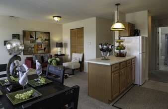 Normandy Apartments in Muncie, IN - Foto de edificio - Building Photo