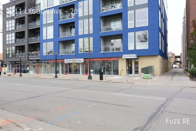 1211 Lagoon Ave in Minneapolis, MN - Building Photo - Building Photo