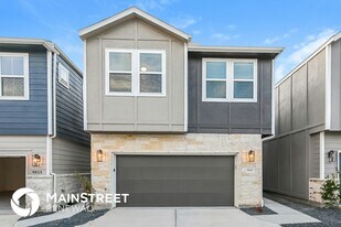 9811 Falling Fern Ln in Houston, TX - Building Photo