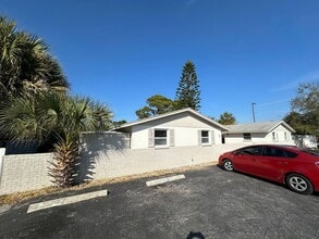 453 90th Ave N in St. Petersburg, FL - Building Photo - Building Photo