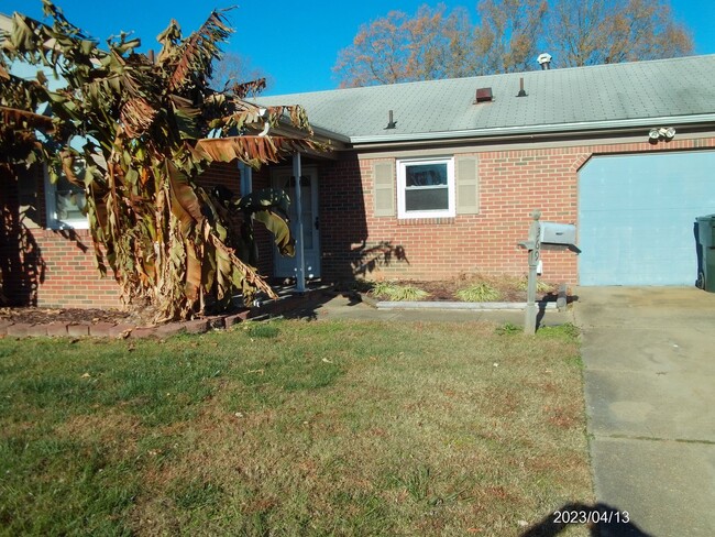 369 Green Meadows Dr in Newport News, VA - Building Photo - Building Photo