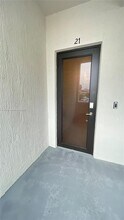 8005 NW 104th Ave in Doral, FL - Building Photo - Building Photo