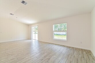 33552 Sky Blossom Cir in Leesburg, FL - Building Photo - Building Photo
