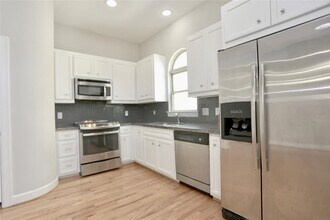 3614 Main Plaza Dr in Houston, TX - Building Photo - Building Photo