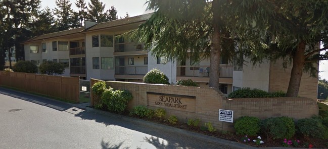 Seapark in White Rock, BC - Building Photo - Building Photo
