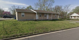 1704 E 5th St, Unit 1704 in Joplin, MO - Building Photo