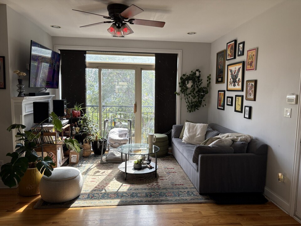 1902 N Spaulding Ave in Chicago, IL - Building Photo