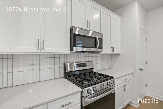 property at 10724 Henslowe Ave S