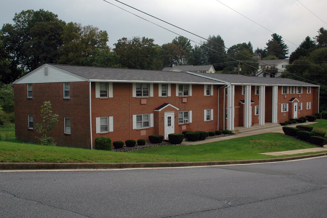 Orchard Hills Dr in Boyertown, PA - Building Photo