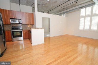 130 N 2nd St, Unit 5E in Philadelphia, PA - Building Photo - Building Photo