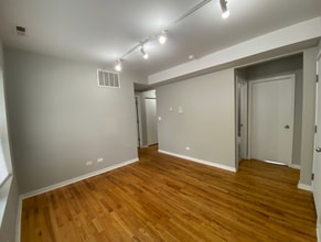 2452 W Albion Ave, Unit 2W in Chicago, IL - Building Photo - Building Photo