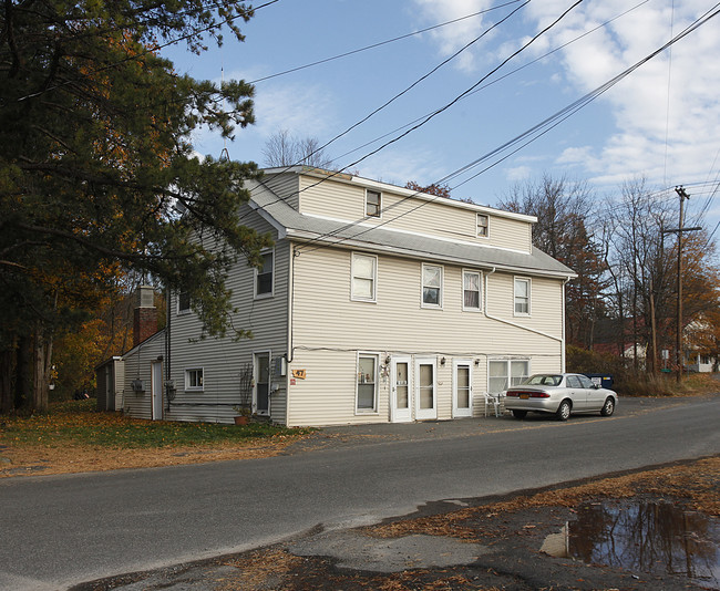 47 Railroad Ave in Cairo, NY - Foto de edificio - Building Photo