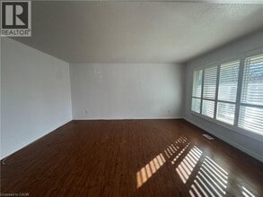 86 Hillsborough Crescent in Kitchener, ON - Building Photo - Building Photo