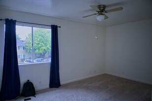 8272 Center Pky, Unit 111 in Sacramento, CA - Building Photo