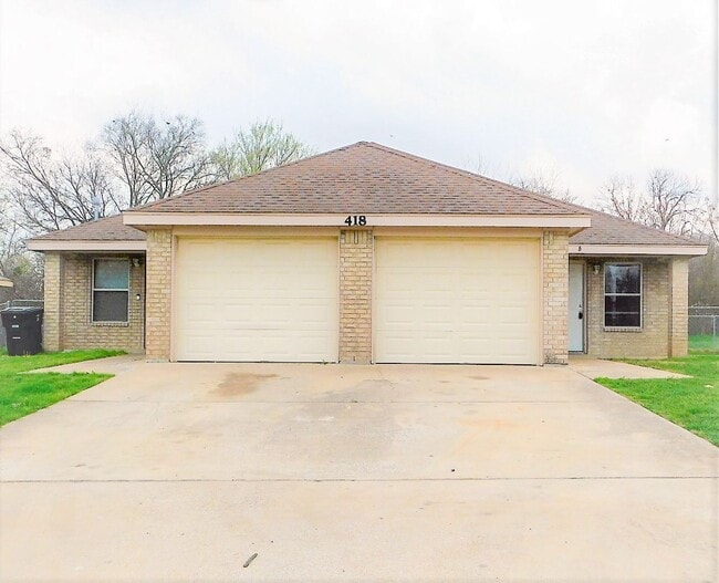 property at 418 W Green Ave