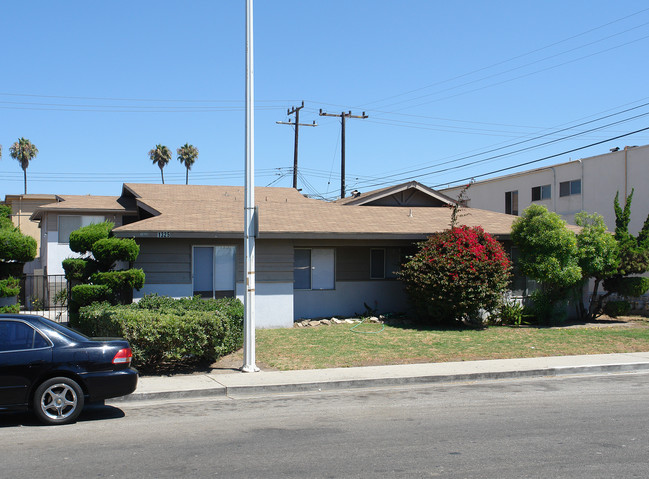 1325 Devonshire Dr in Oxnard, CA - Building Photo - Building Photo