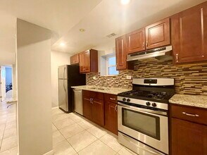 3021 W Diversey Ave in Chicago, IL - Building Photo - Building Photo