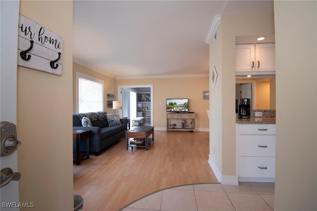 515 Club Side Dr in Naples, FL - Foto de edificio - Building Photo