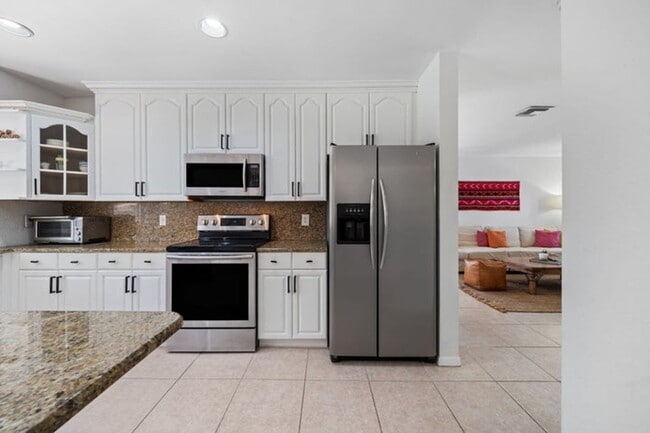 property at 1527 S Club Dr