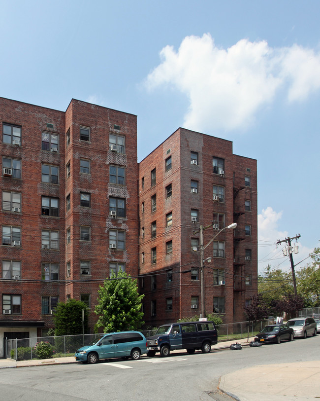 22-11 Brookhaven Ave in Far Rockaway, NY - Building Photo - Building Photo