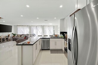 3961 Adra Ave in Doral, FL - Building Photo - Building Photo