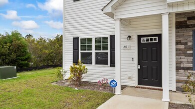 201 Alexa Pl in Jacksonville, NC - Building Photo - Building Photo