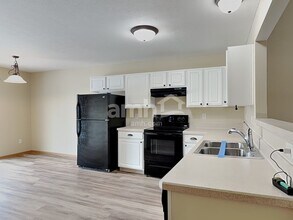 3894 Snowshoe Ave in Grove City, OH - Building Photo - Building Photo