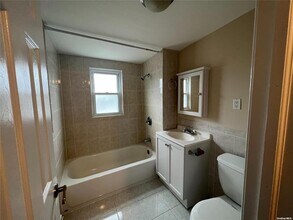 167 N Elm St in Massapequa, NY - Foto de edificio - Building Photo
