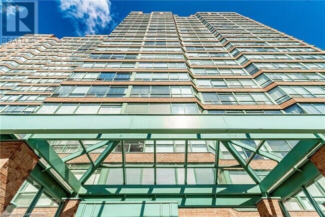 1276 Maple Crossing Blvd in Burlington, ON - Building Photo - Building Photo