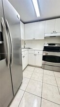 606 W 81st St, Unit 305 in Hialeah, FL - Building Photo - Building Photo