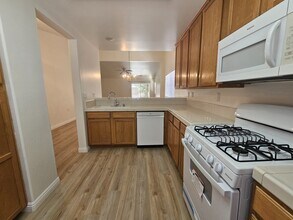 6111 Brewer Creek Dr in Bakersfield, CA - Building Photo - Building Photo