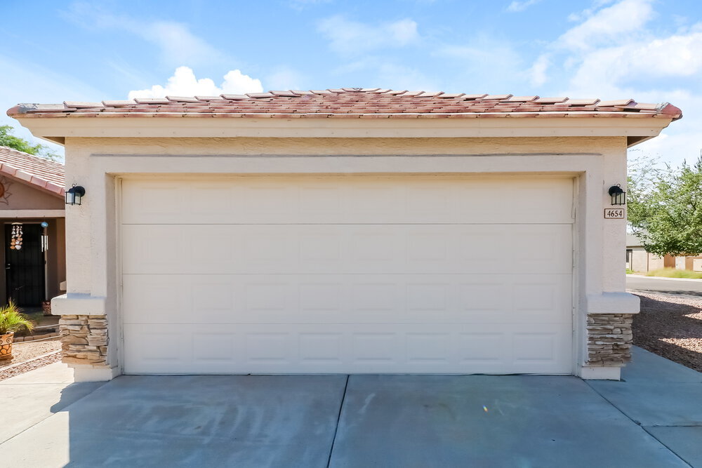 4654 N 84th Ln in Phoenix, AZ - Building Photo