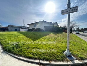 5200 Fernwood Way in Sacramento, CA - Building Photo - Building Photo